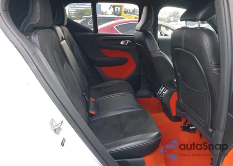 2019 Volvo Xc40 T5 Momentum/T5 R-Design z USA, uszkodzony, nr VIN YV4162XZ3K2005815